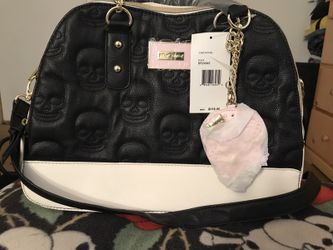 Betsey johnson skull discount purse