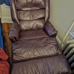 Free Leather Lazyboy recliner w/free Ottoman