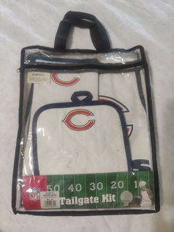Chicago Bears tailgate kit for cooking/grilling: apron,  oven mitt and pot holder. Never used.