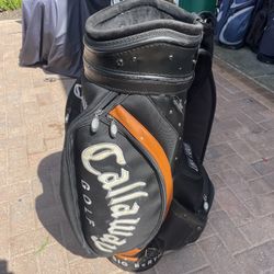 Callaway Fusion golf staff bag with club dividers and shoulder strap . See pictures for details and conditions, there is some damage on the vinyl and 