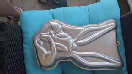 Baking cake character molds