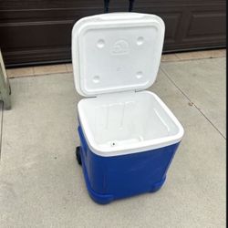 Ice 🧊 Cooler Rolling Igloo 60 Quart 