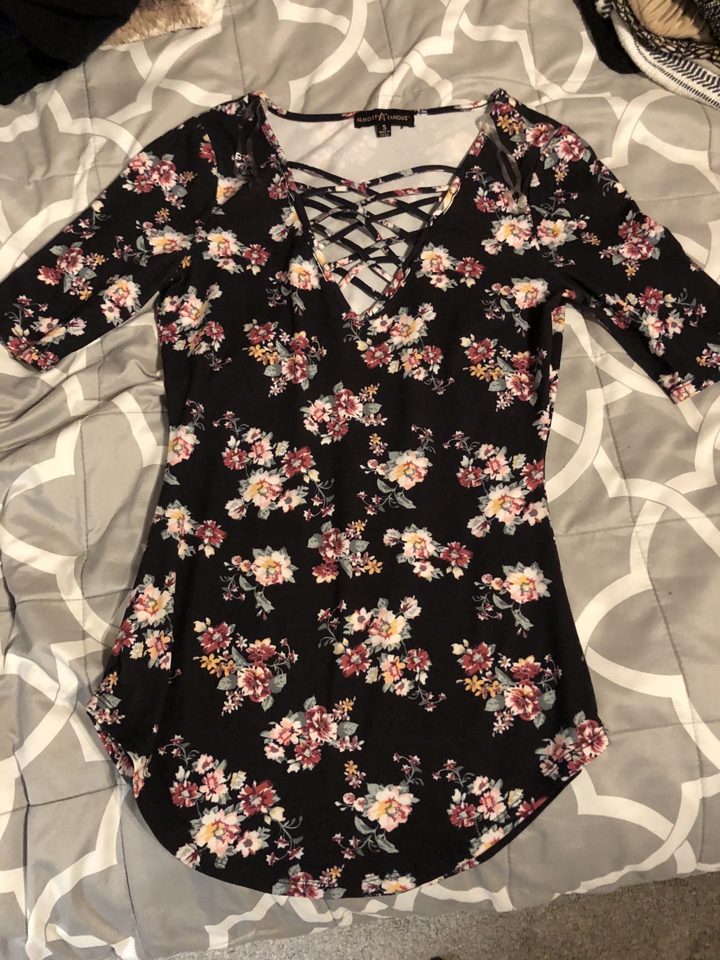 Almost Famous floral Top