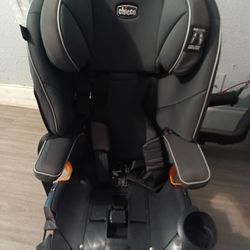 Excellent Condition Chico Car Seat/Booster Seat 