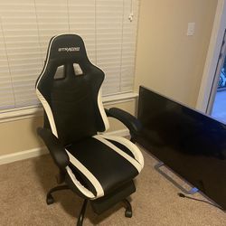 Brand New Gaming Chair Less Than 3 Months Old