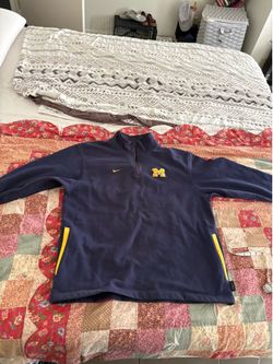 Nike Michigan Wolverine men’s extra large 1/4 zip long sleeve pullover $15
