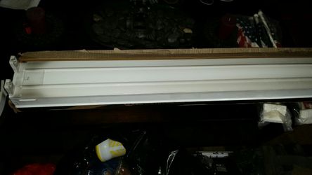 Fluorescent bulb/light fixture