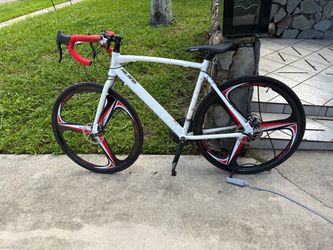 Hiland Road Bike White Red Mag Wheels