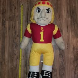 YES ITS AVAILABLE, ONLY MESSAGE IF READY TO PICK UP, LOCATION IS ACCURATE