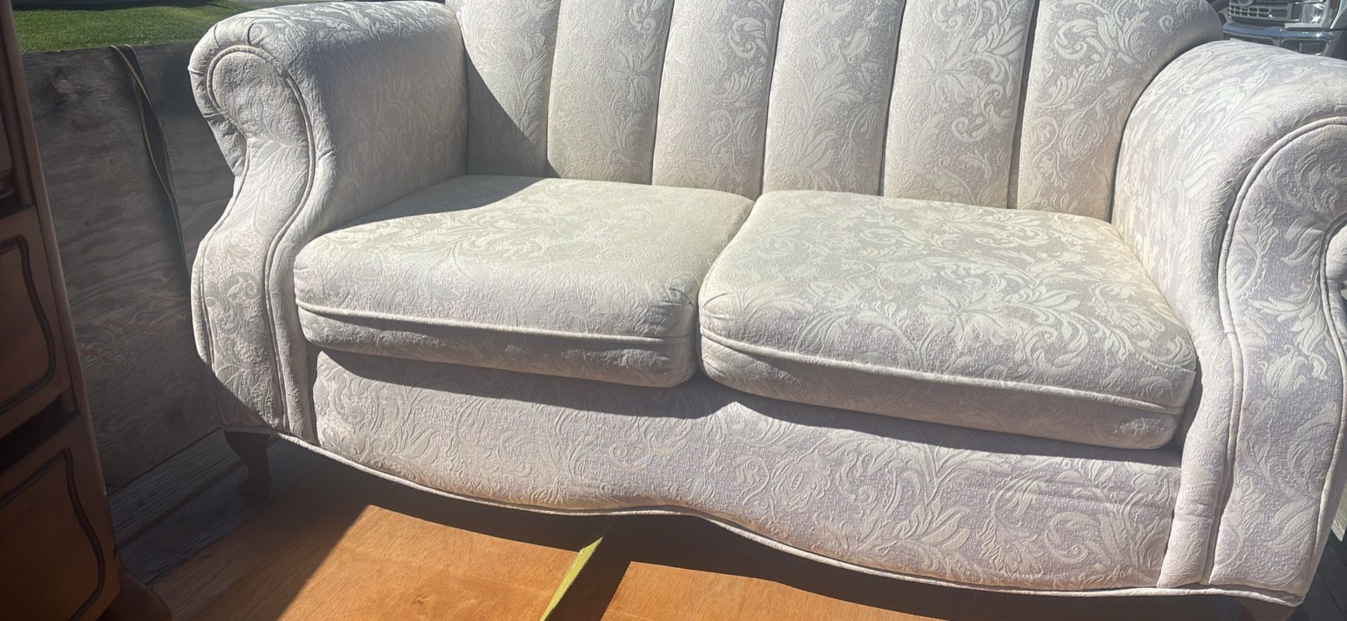 Loveseat 