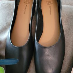 Ladies BLACK flat Shoes New Various Sizes 10-8w-8-7 Each $9.00 Non Skid Sole Perfect For School  Or Any Occasion 