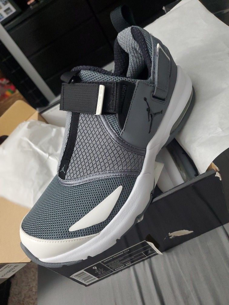JORDAN TRUNNER 11 LX