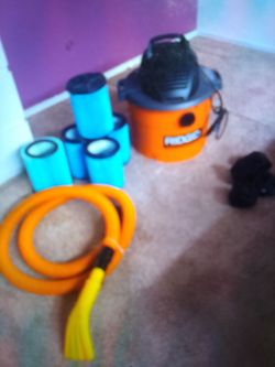 RIDGID VACUUM CLEANER 9 GALLONS