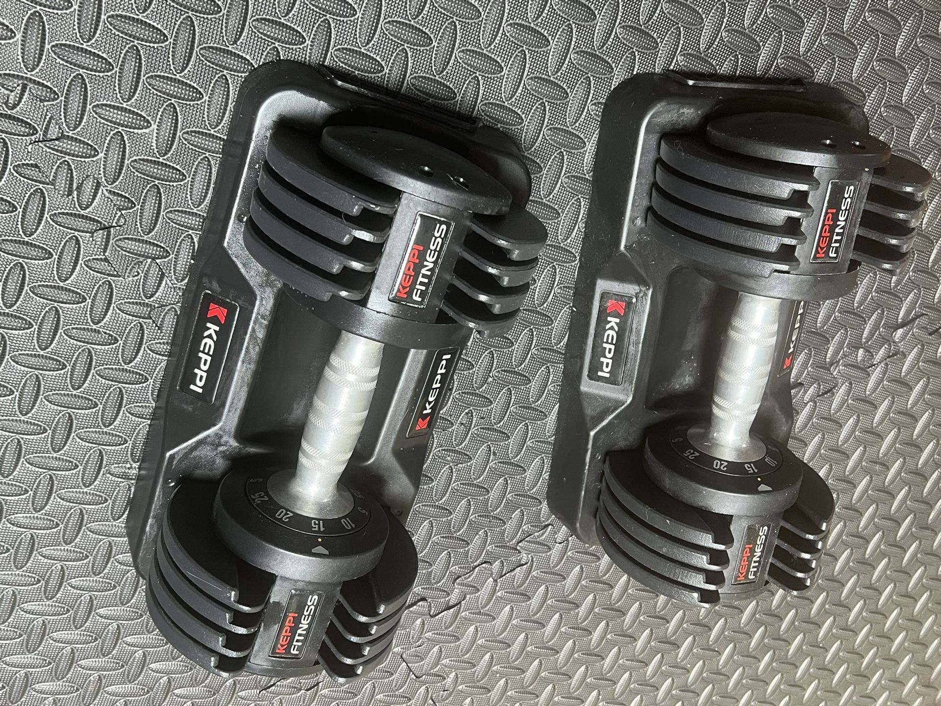 Adjustable Dumbells Set