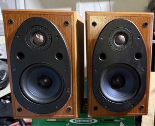 Polk Audio RTi28 compact bookshelf speakers