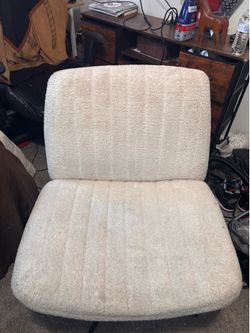 Comfy crisscross chair