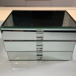 Mirrored Jewelry 3 Drawer Case $9