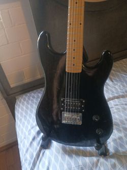 Davison Electric Guitar With Guitar Amplifier