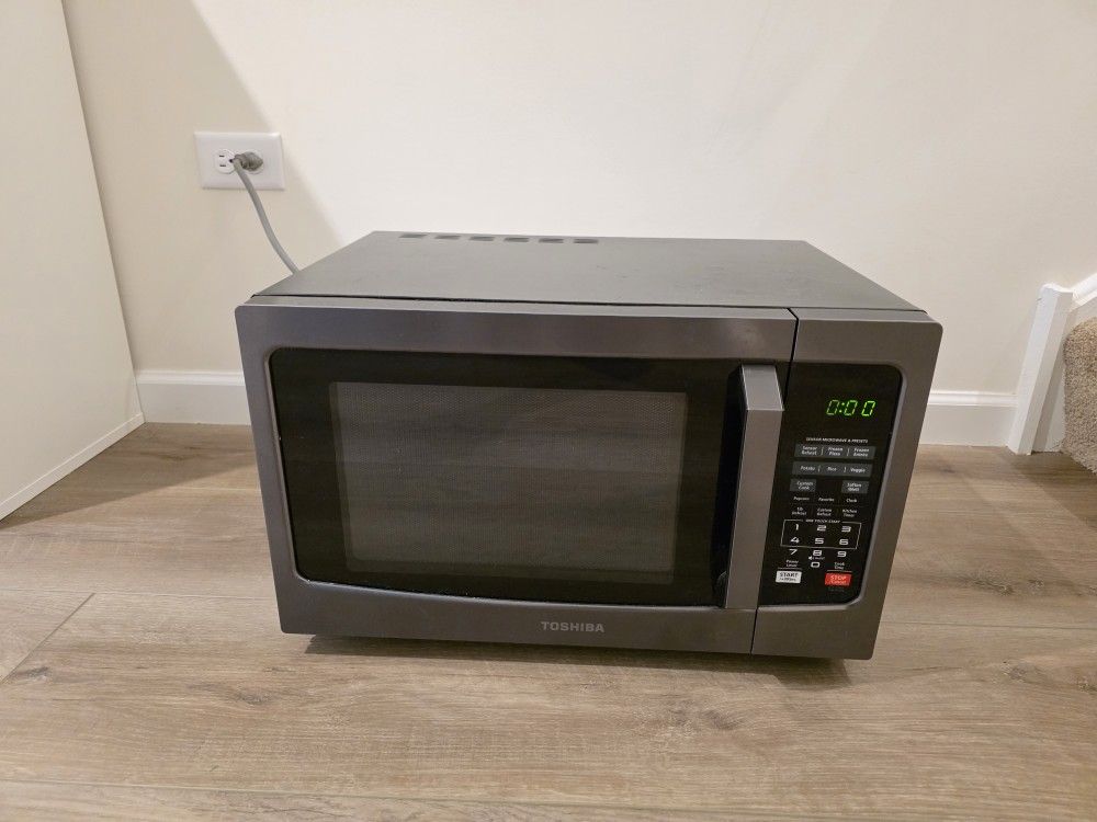 TOSHIBA Countertop Microwave EM131A5C-BS