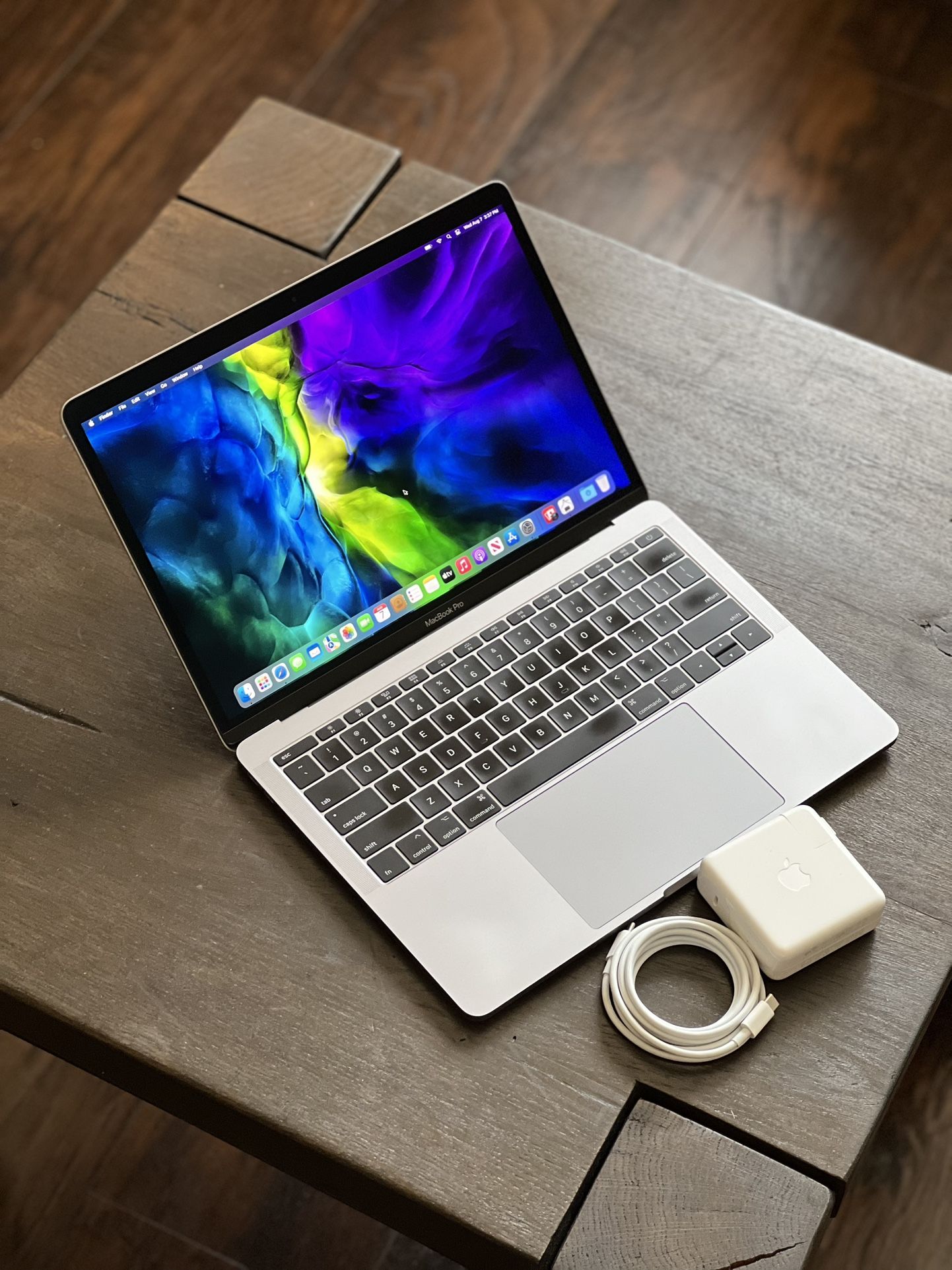 2017 MacBook Pro 13” - 16gb ram / 512gb SSD / 2.3ghz Intel i5
