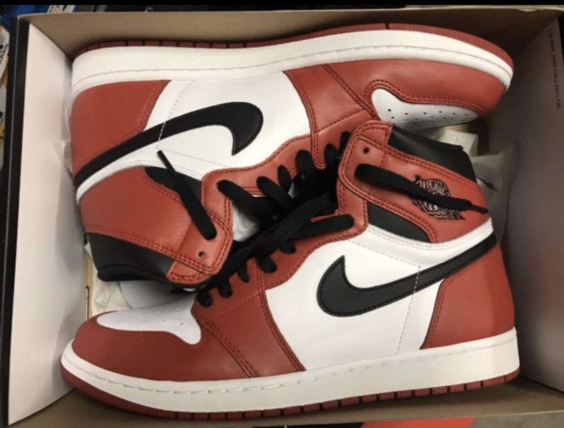 Size 11.5 2015 Jordan 1 Retro Hi OG Chicago VNDS
