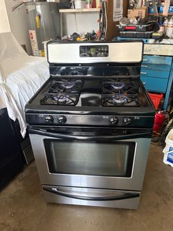 FRIGIDAIRE GAS STOVE STAINLESS STEEL ESTUFA DE GAS MUY BUENAS CONDICIONES