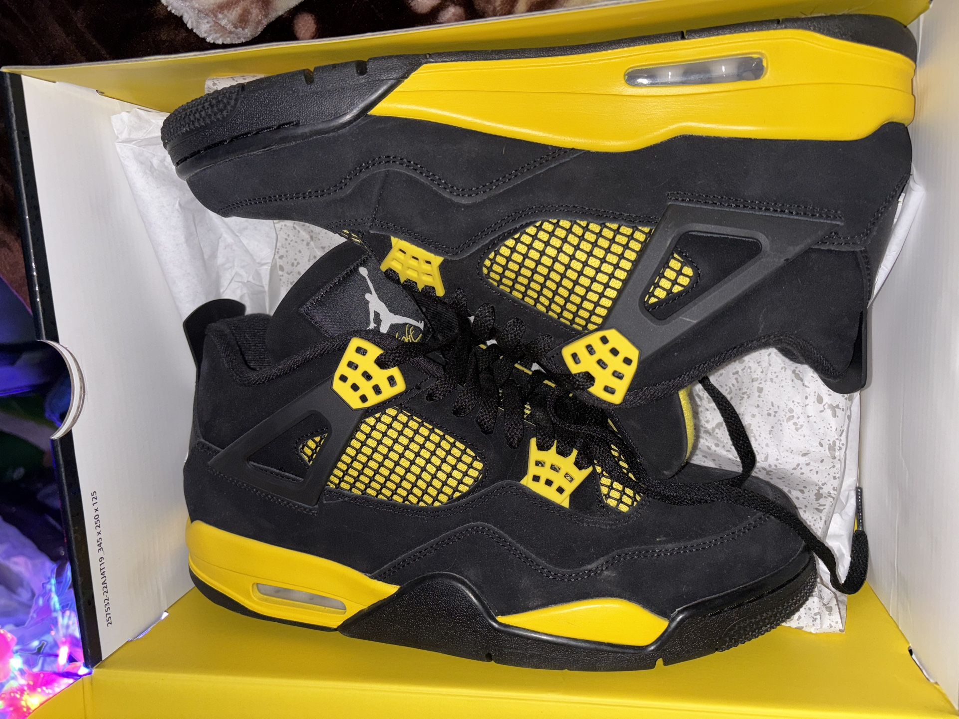 Jordan 4 Retro Thunder