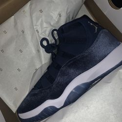 Midnight Navy 11s