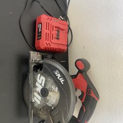SKILw CR5413-1A PWR CORE 20V Brushless 6 1/2 Circular Saw with PWR Jump Charger