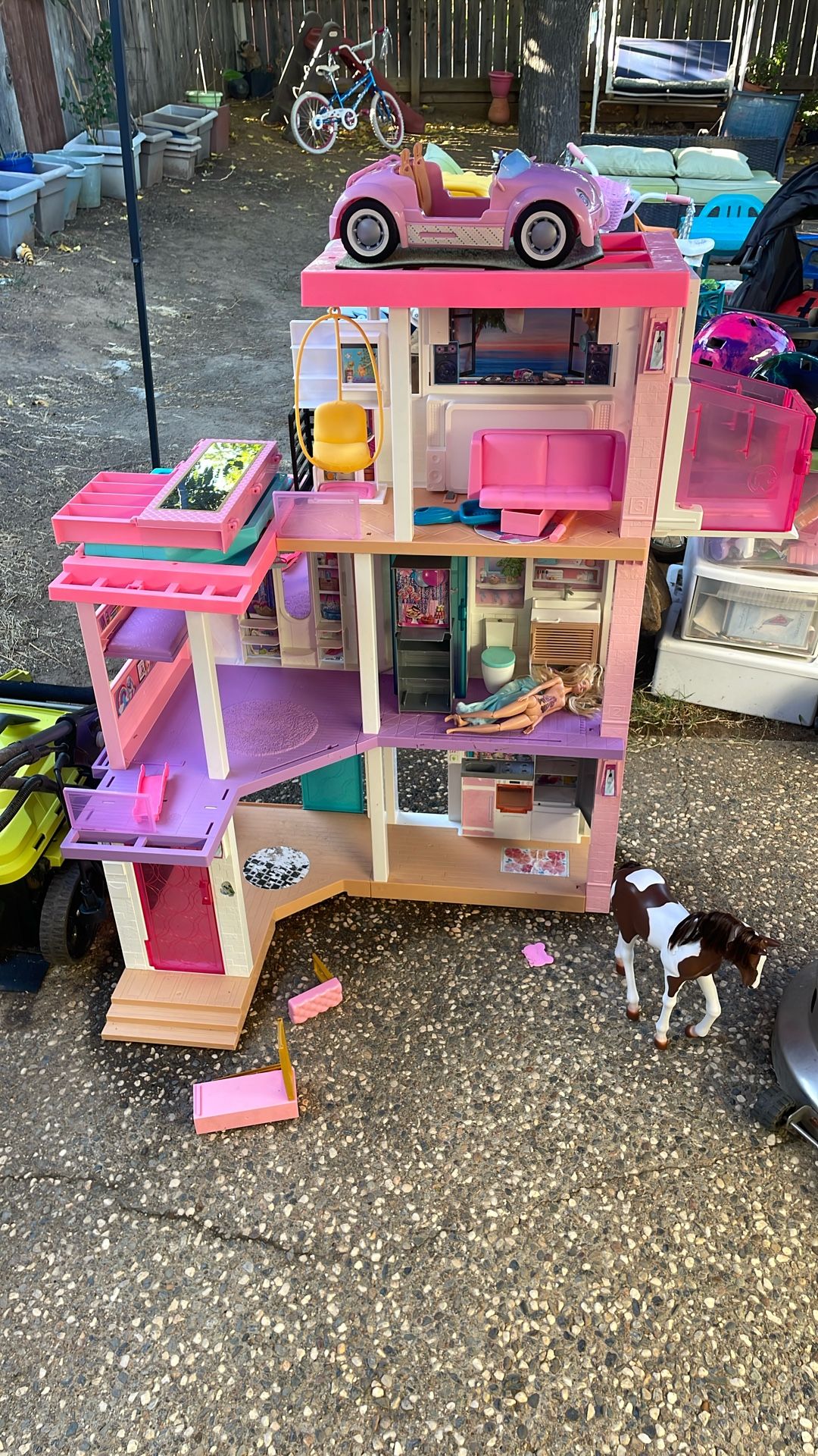 Barbie Dream House And Dolls