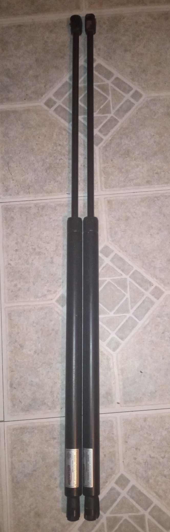 Brand New UnderCover Gas Struts – ST270ED12-45 – Set of 2