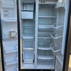 Refrigerador $250.00.  OBO