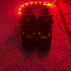 Jordan 4 Thunders (2023)