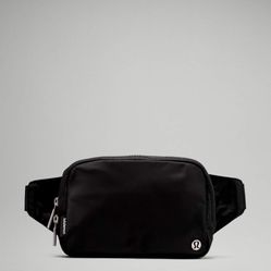 LuLuLemon everywhere Belt bag -2L $45 OBO