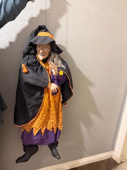 VINTAGE HALLOWEEN WITCH HANGING WITCH MOTION SENSORED EYES LIGHT UP GREEN WHEN MOTION DETECTED