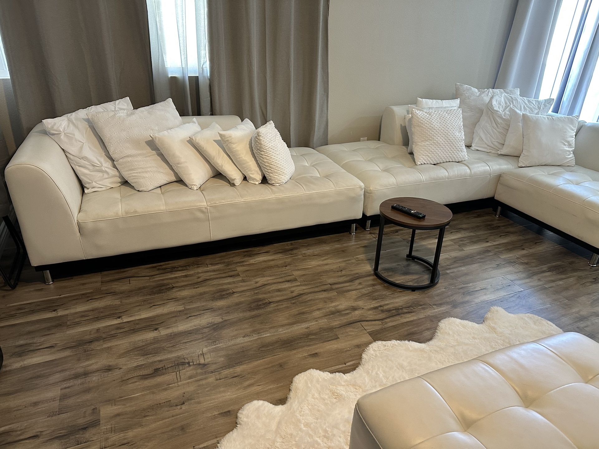Modern white Sofa set Comes With Pillows And Ottoman.