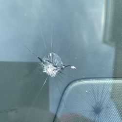 ¿PARABRISAS ROTO? SIN PROBLEMA (WE SPEAK ENGLISH/FALAMOS PORTUGUES)