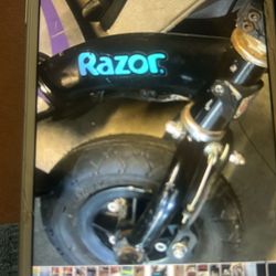  Razor E125 24V Kids Ride On Electric Scooter - Blue
