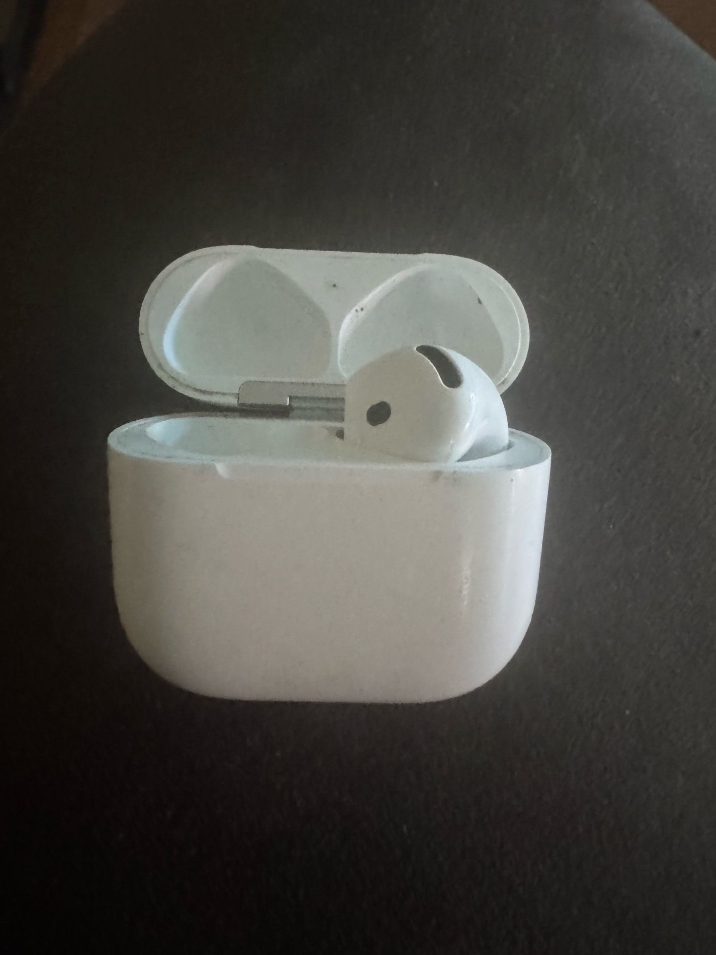 Gen 4 right EarPod and case