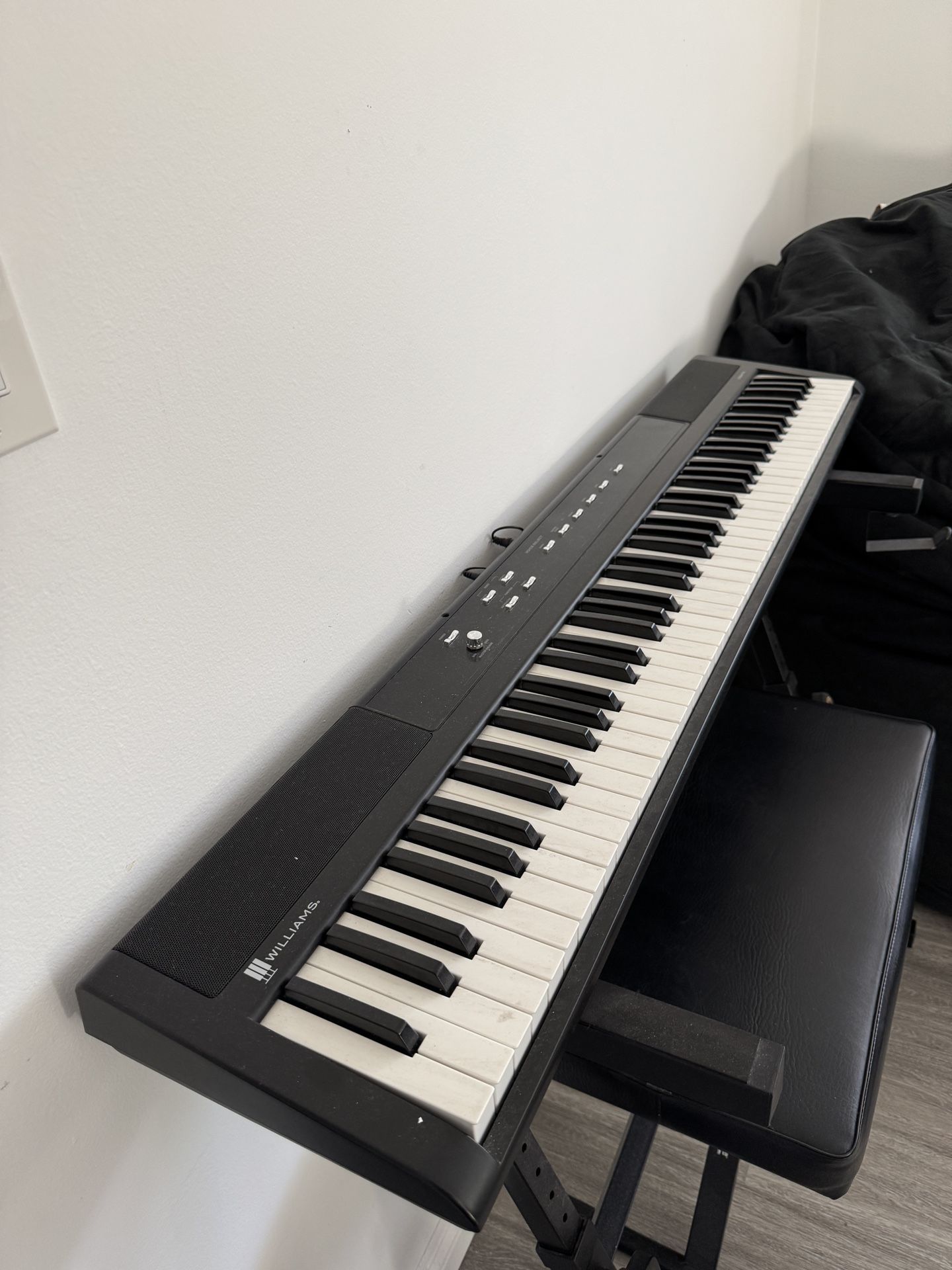 Keyboard Piano W/ Bench & stand