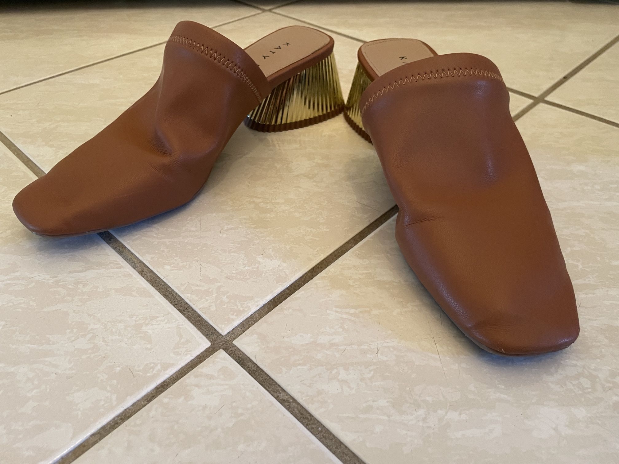 Katy Perry The Clarra Slip-on KP2668 womens 5.5M Camel Mule electroplated Heel