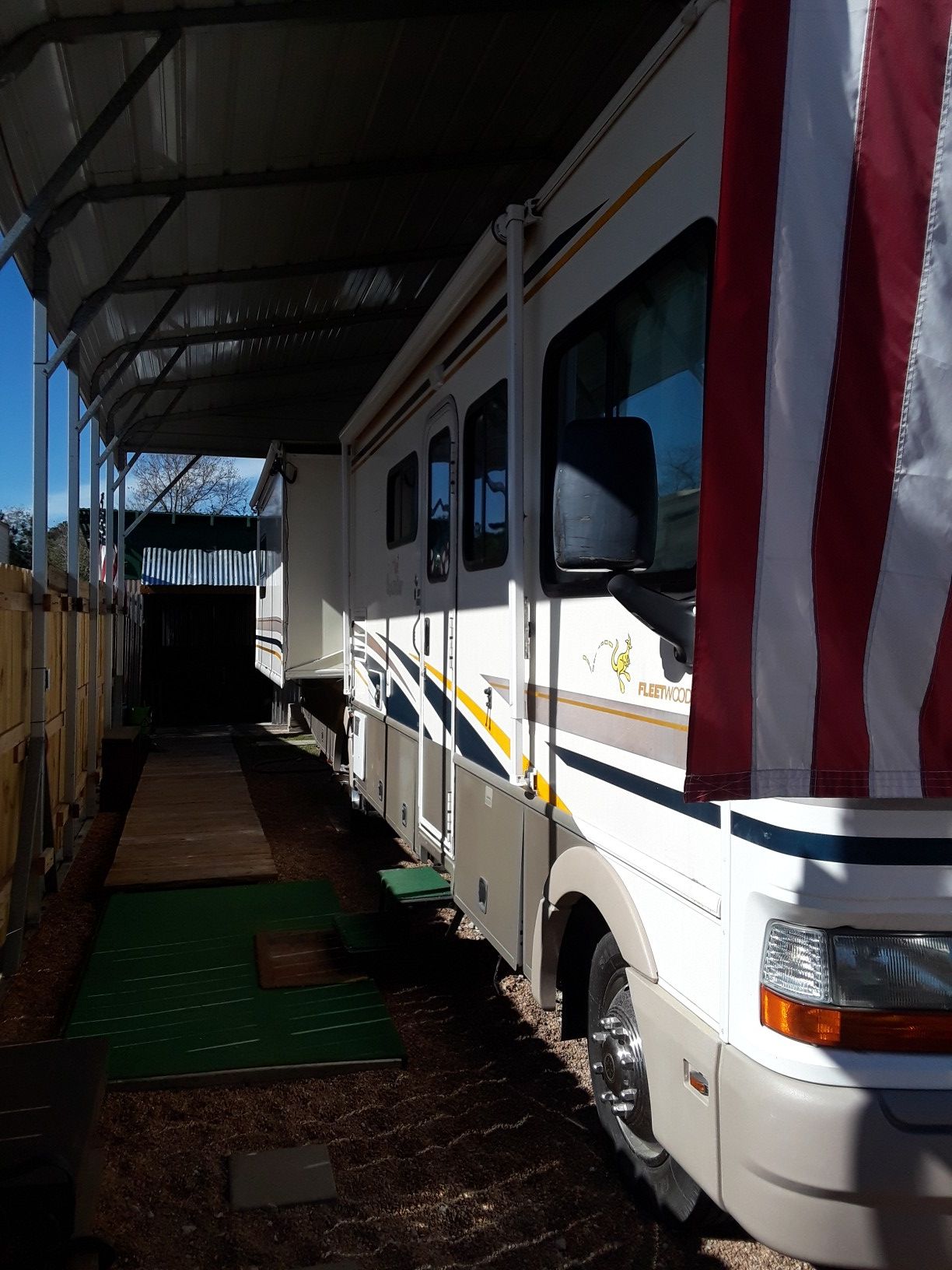 2003 Bounder Motorhome Fleetwood new a/c units new tires only 36'000 miles runs great for Sale