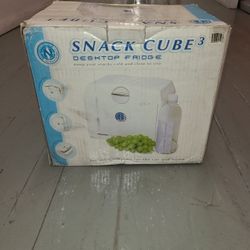 🧊 Snack Cube 3 Desktop Mini Fridge – AC/DC Travel Cooler – Compact Size