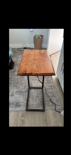 Wooden side table with outlets, USB and USBC.