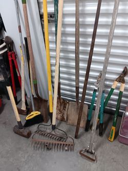 Assorted Garden Tool Lot