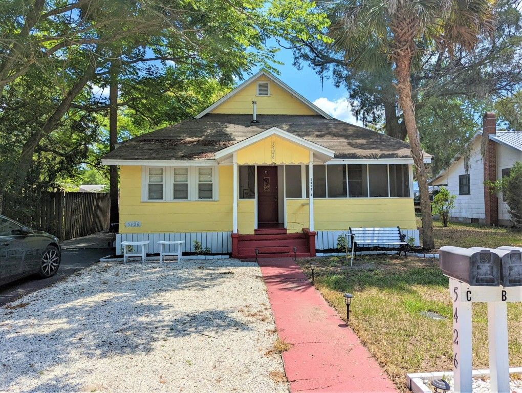 1 Bed 1 Bath Apt $1200