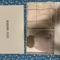 Steve Madden Winter Gift Set - Scarf, Hat & Gloves - One Size