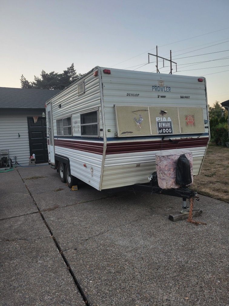 RV TRAILER