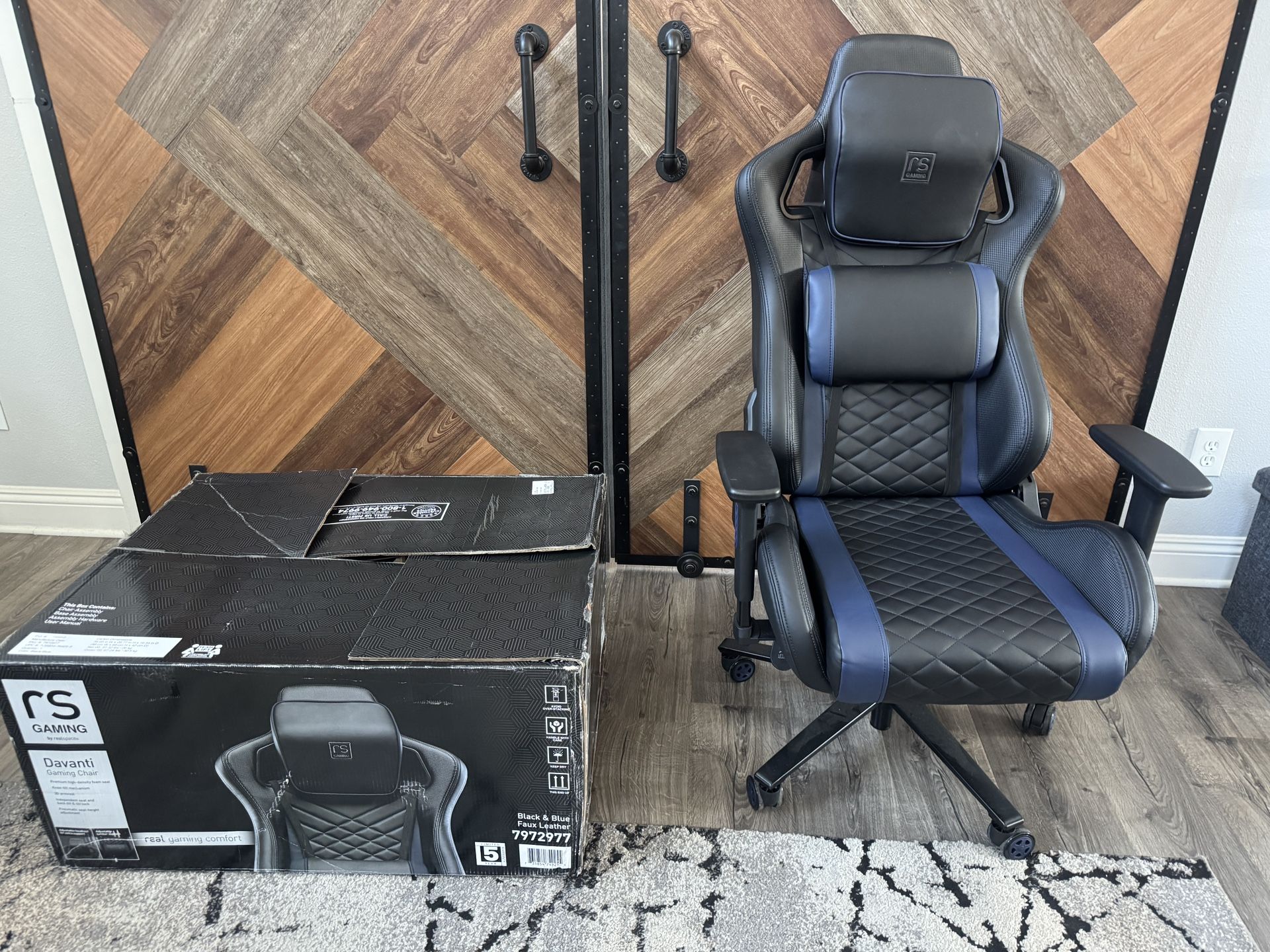 Office/Gaming Chair-Like NEW!!