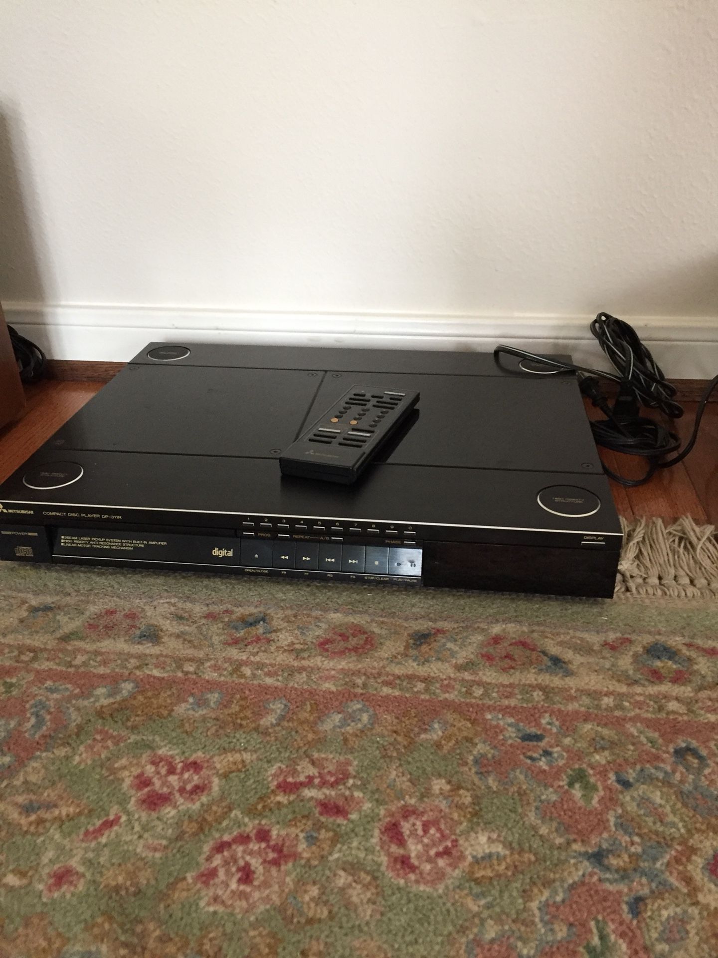 MITSUBISHI COMPACT DISC PLAYER DP -311R